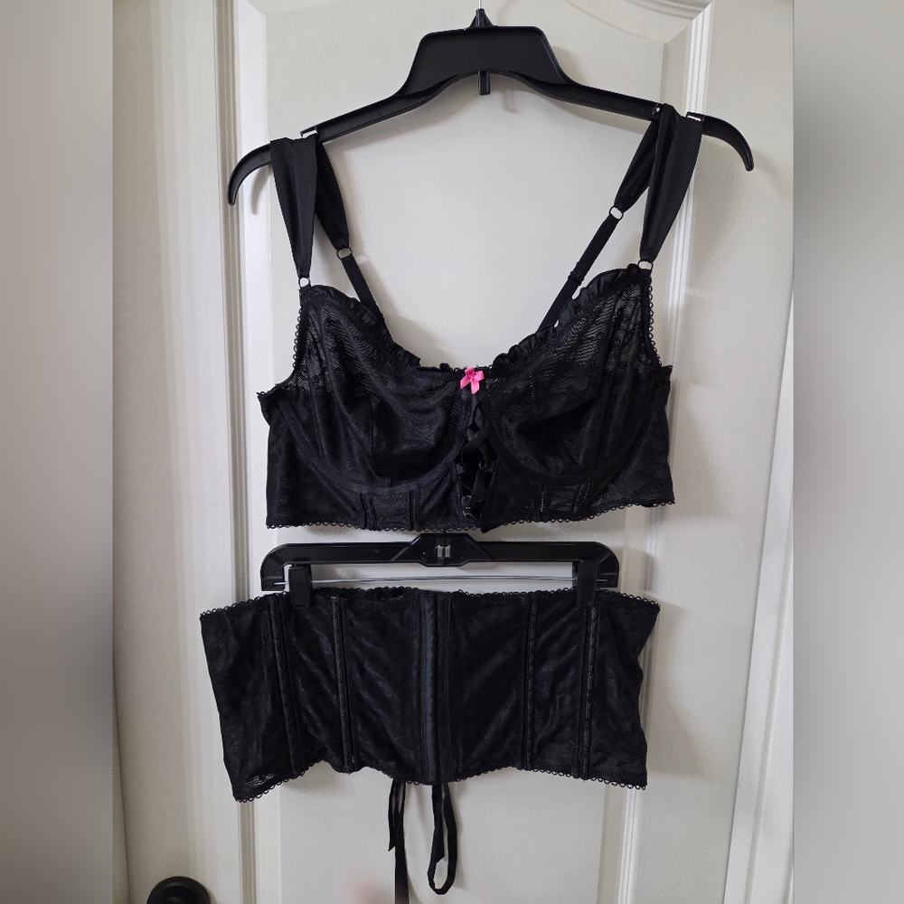 Torrid Betsey Johnson Black Bra AND Lace-Up Waist Cincher SET Size 3 Limited Ed